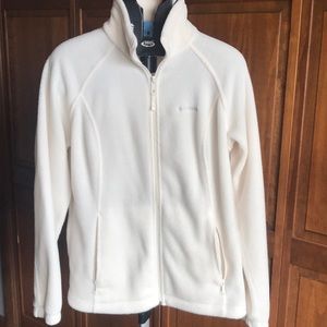 Ladies Columbia Fleece Jacket.
